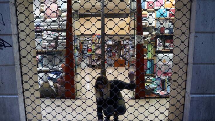 Sindicatos y patronal se reúnen este viernes a falta de un día para la huelga del comercio de este sábado