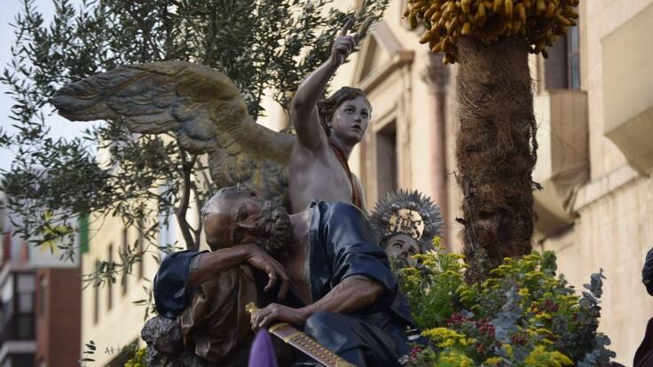 La mañana de 'Los Salzillos' convierte a Murcia en un museo barroco por las calles de la capital en Viernes Santo