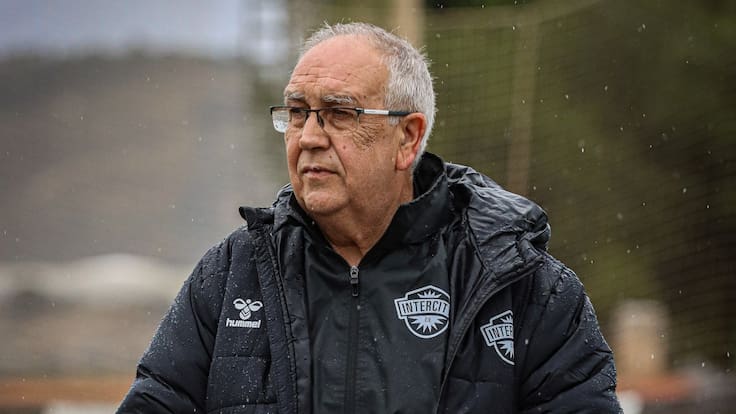 Quique Hernández, director deportivo y entrenador del Intercity, afirma que el objetivo sigue siendo el ascenso