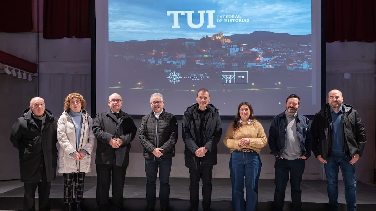 Mix de Enrique Cabaleiro, alcalde de Tui, y Antonio Valín, obispo de la diócesis Tui-Vigo, sobre la campaña promocional de la Catedral para Fitur