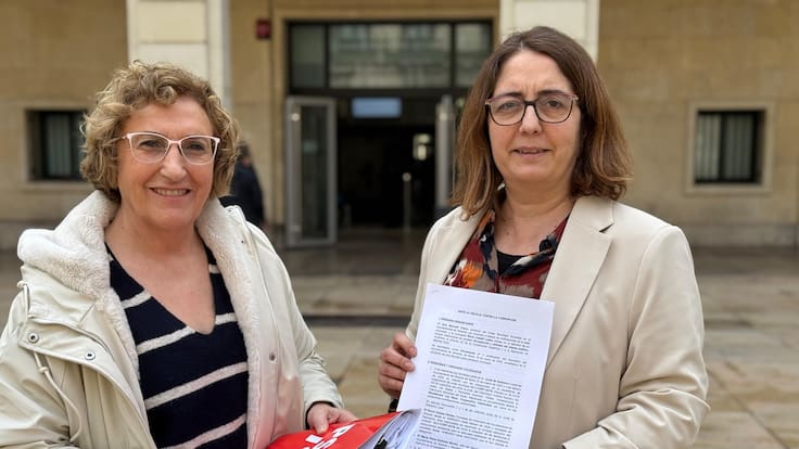 Ana Barceló, portavoz del PSOE, anuncia que han presentado una denuncia en Fiscalía por las VPO de playa San Juan