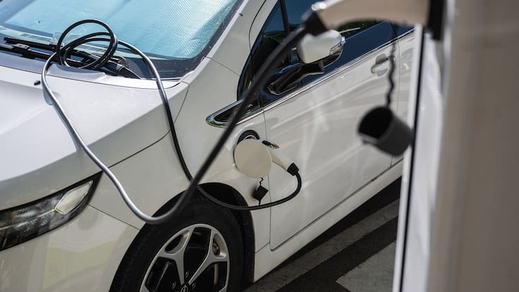 El Gobierno aprueba el plan de ayudas de máximo 4.500 euros para la compra de coches eléctricos
