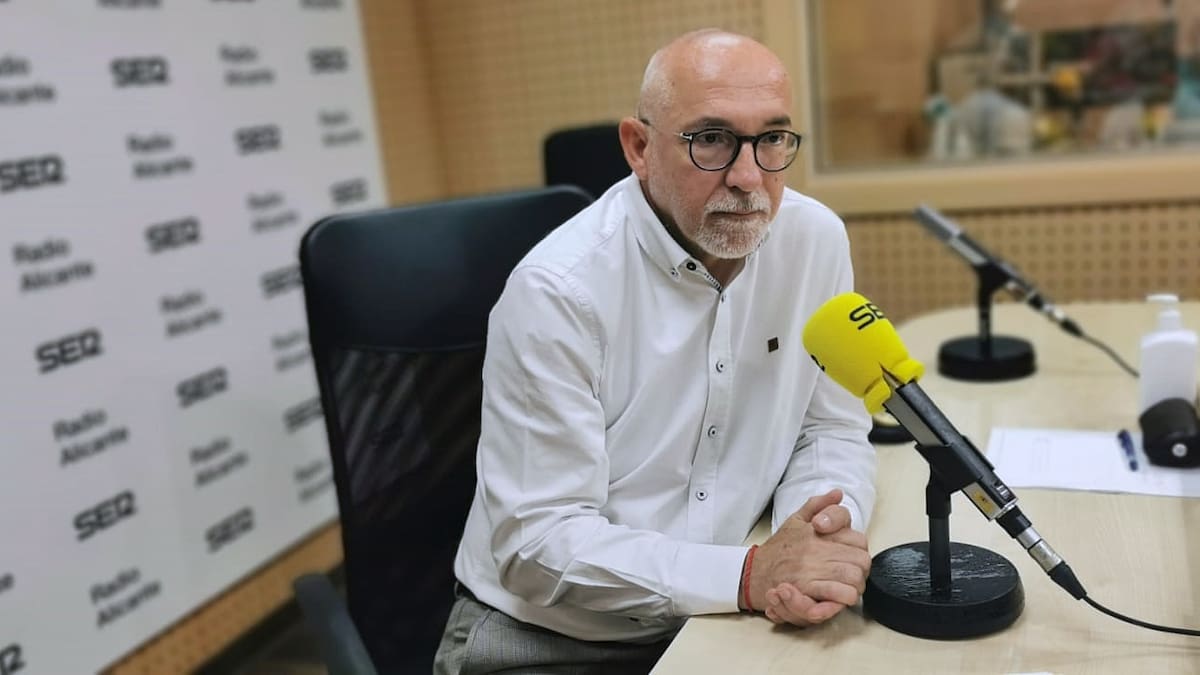 Jesús Villar, exalcalde de San Vicente, tras quedar absuelto de un delito de prevaricación tras la prorroga forzosa de un contrato de zonas verdes