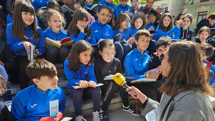 'Apaña pedriñas', la iniciativa del colegio María Auxiliadora por el Día del Libro en Lugo