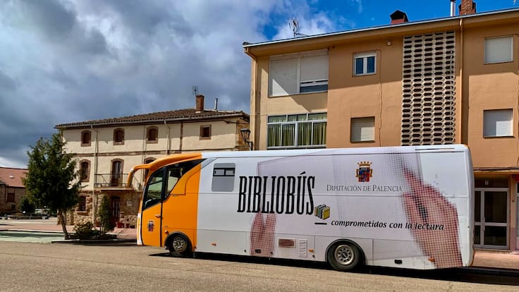 Postales de Palencia: La del bibliobús en carretera