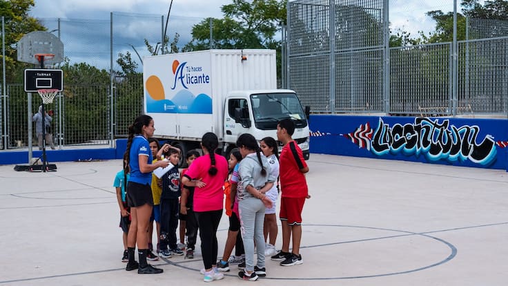 Entrevista a la socióloga de la UA Alicia Martínez y voluntarios del proyecto Lucentum Zona Norte, en Hoy por Hoy Alicante