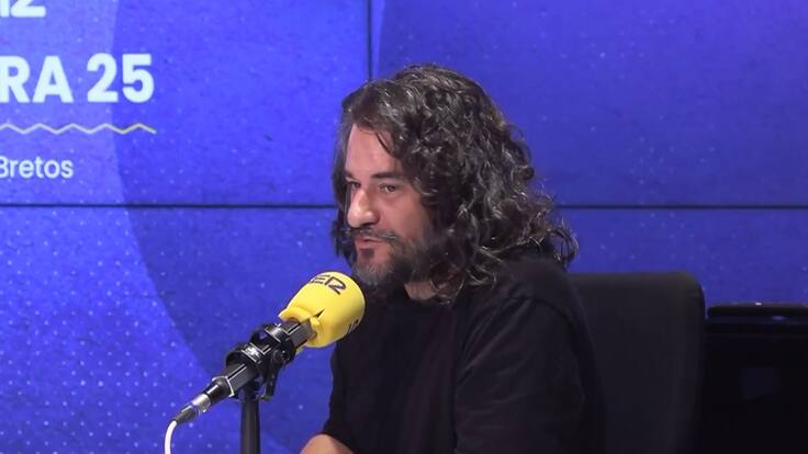 "¿Por qué no ha escrito usted tres folios, se los ha dado a los pregoneros y que ellos los reciten en playback?"