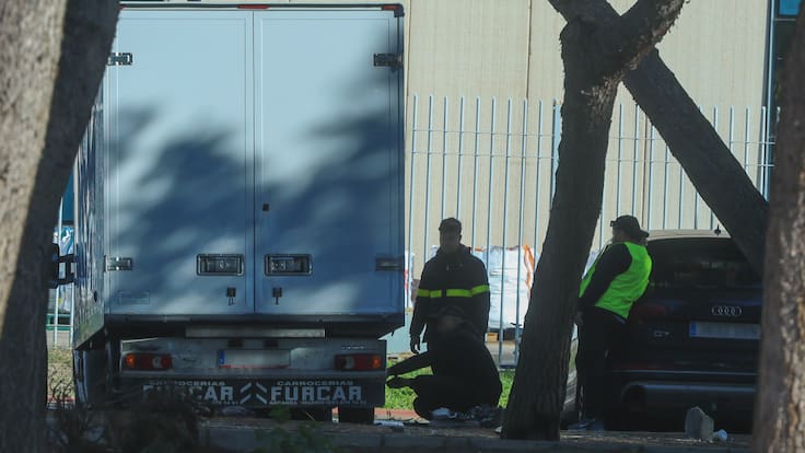 Empresarios del polígono Guadalhorce denuncian la proliferación de talleres ilegales en plena vía pública