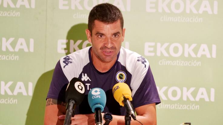 Rueda de prensa de Rubén Torrecilla, entrenador del Hércules, en la previa del partido ante el Eldense