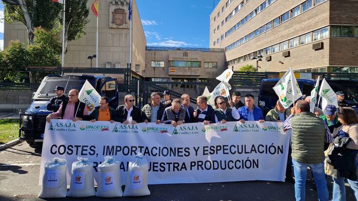 Asaja, UPA y COAG Palencia se movilizan en Valladolid en defensa del cereal