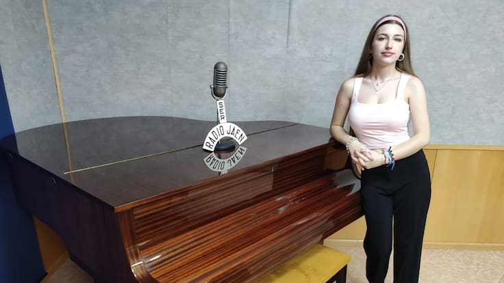 Diana Moral, poeta jiennense de 17 años, tras lanzar su primer libro: “La poesía siempre ha sido mi refugio, mi forma de entender el mundo”