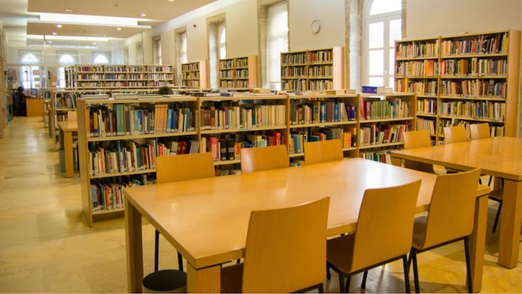 Entrevista a Yaiza Fernández, vecina de Tui y opositora, que reclama una sala de estudio