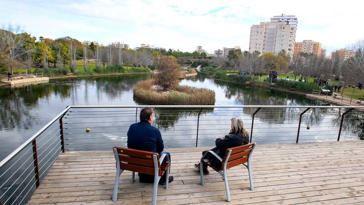 Sergio Sánchez, director general de Aguas de Alicante y Amelia Navarro, directora de Desarrollo Sostenible, en Hoy por Hoy Alicante