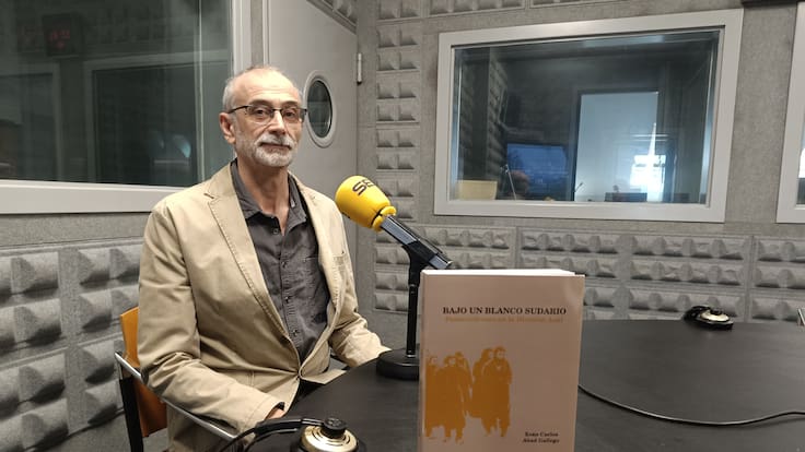 Entrevista a Xoan Carlos Abad sobre su libro histórico Bajo un blanco sudario