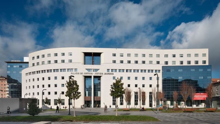 Condenado un padre que se opuso y retrasó el tratamiento contra el cáncer de su hijo y que falleció