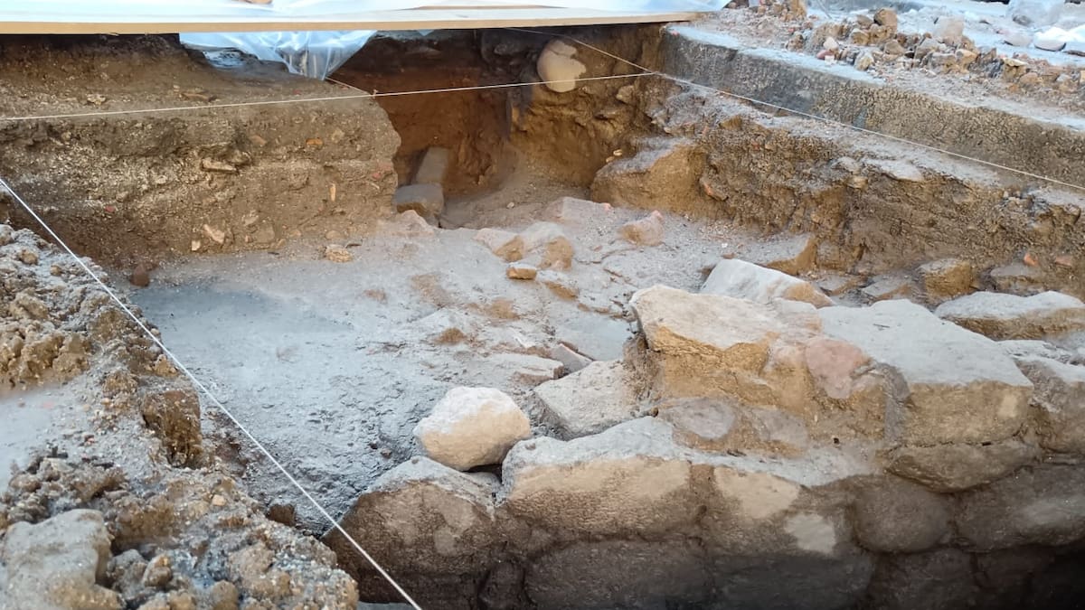 Entrevista a Juan José Perles, arqueólogo, sobre las catas realizadas en la Praza do Pracer en Tui