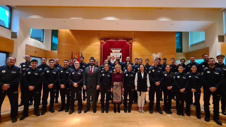 Rocío García Alcántara, alcaldesa de Alcobendas, tras la entrega de carnets a los 32 futuros agentes de la Policía Local de Alcobendas
