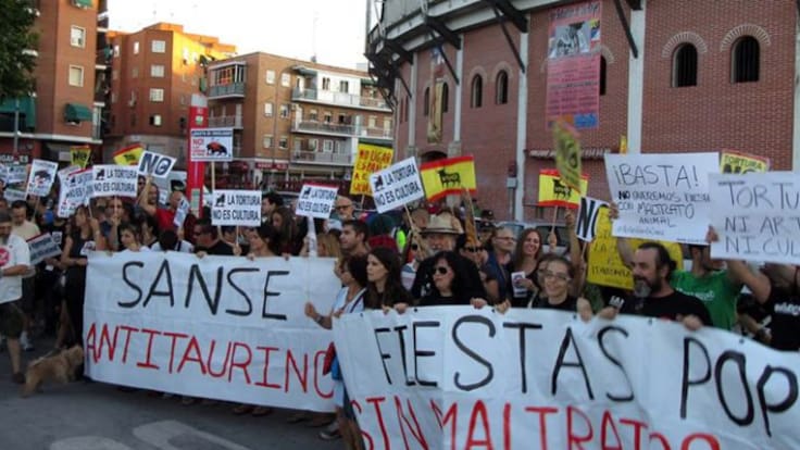 Pablo Lueiro, portavoz de Podemos Sanse, habla de la concentración contra los encierros blancos
