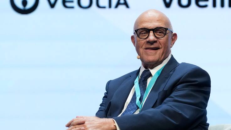 La Columna de Carlos Arcaya: «BBVA vs. Sabadell: el pez pequeño que se revuelve y le planta cara al grande»