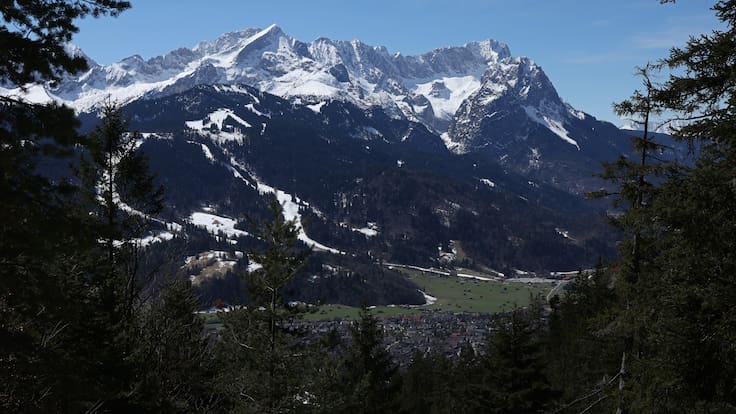 La montaña más allá de la montaña: 8 historias de mujeres que la convierten en refugio para migrantes o frontera en la Guerra Civil