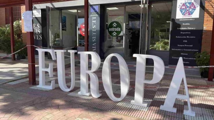 Miguel Ángel Recuenco, alcalde de Leganés, reconoce el papel del IES Luis Vives