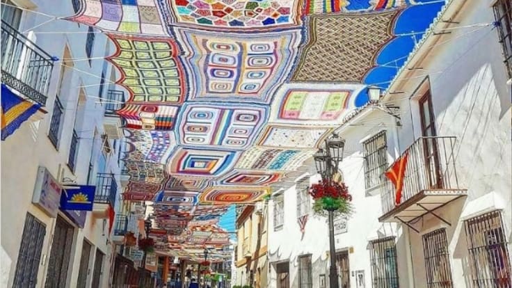 "El toldo de croché cubre 500 m 2 y no deja pasar los rayos UVA" Jessica Trujillo, conceja Medio Ambiente Ayto Alhaurín de la Torre