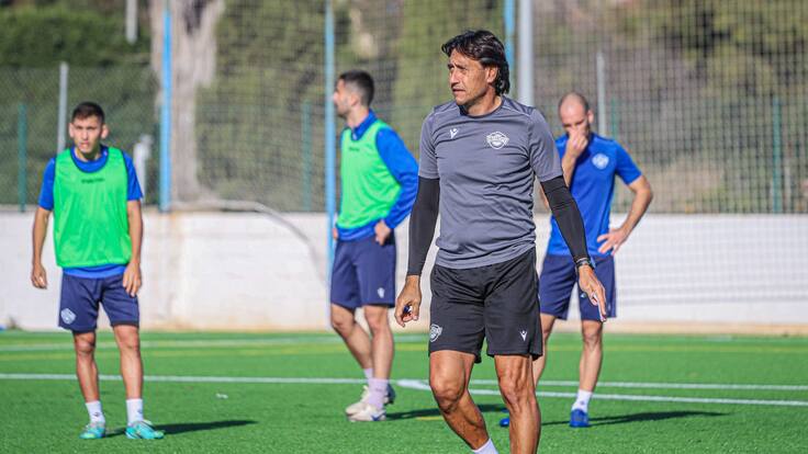 Rueda de prensa de Gustavo Siviero, técnico del Intercity, en la previa del partido ante la Real Sociedad B