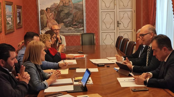 La Columna de Carlos Arcaya: "La 'curiosa' argumentación del secretario del Ayuntamiento de Alicante"