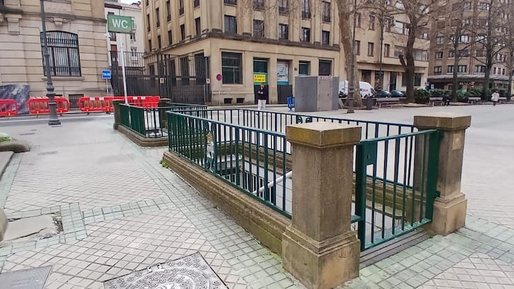 La remodelación del Paseo Sarasate de Pamplona, que eliminará los históricos baños públicos subterráneos, genera quejas vecinales