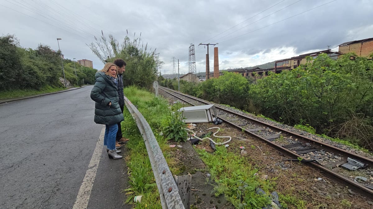 Barakaldo exige a ETS actuar “de inmediato” por el abandono de la vía entre Burtzeña e Irauregi: alerta por riesgos de seguridad y salud
