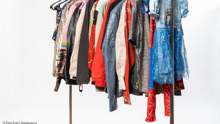 Un Black Friday muy tóxico: Greenpeace alerta del riesgo químico en la moda ultrarrápida