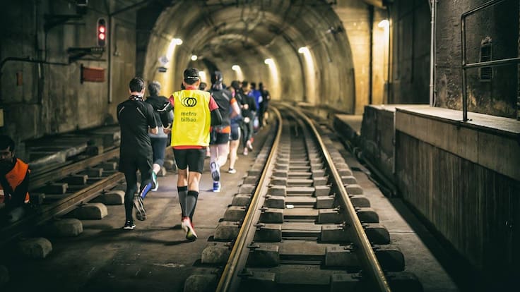 Las zapatillas vuelven a tomar por un día las vías de Metro Bilbao: "No es una carrera para novatos"