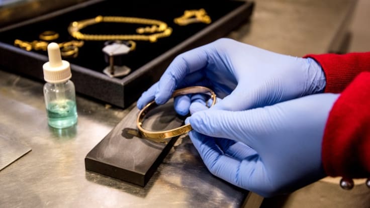 El oro, por las nubes: sube su precio un 70% y vive su mejor año en casi medio siglo