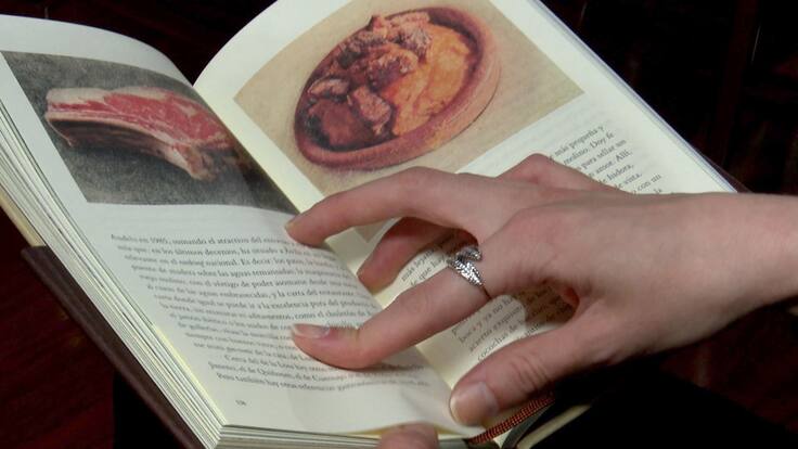 Libro dedicado a Ávila en una colección de Ciudades Patrimonio