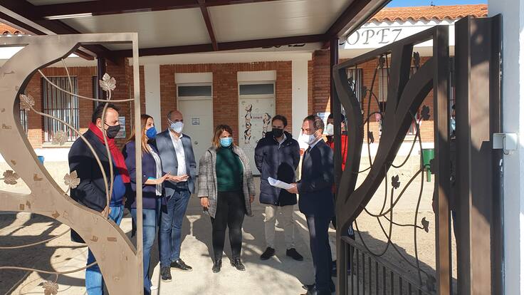 Gutiérrez explicando las inversiones