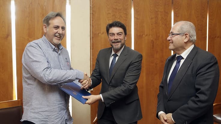 La Columna de Carlos Arcaya: «Barcala tiene que dar explicaciones, no le queda otro remedio»