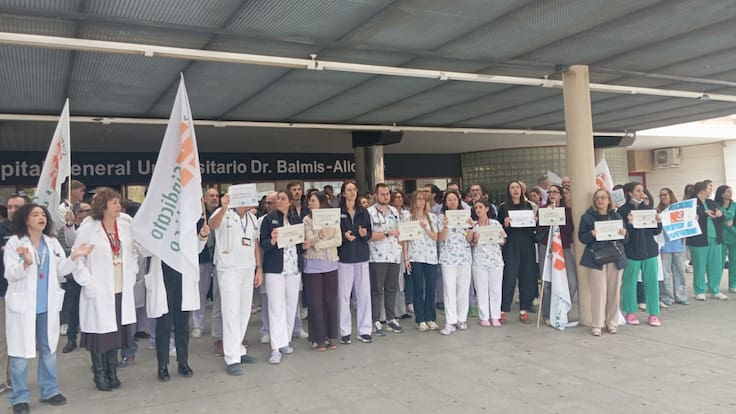 Diego Torrús, delegado del Sindicato Médico en Alicante en el Hospital General de Alicante, el primer día de huelga de febrero por el borrador del Estatuto Marco