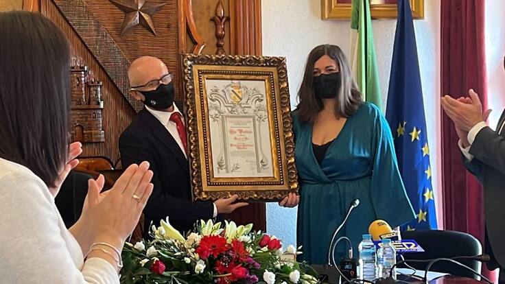 Enrique Herrera Viedma, recibe el título de Hijo Predilecto y Escudo de Oro de la ciudad - Acto Integro