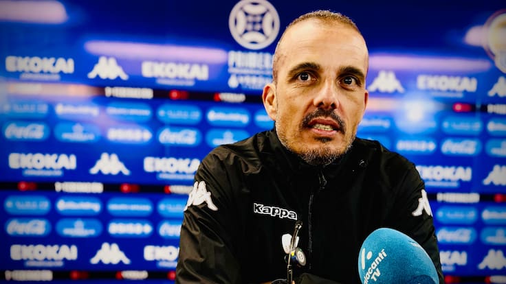 Beto Company, entrenador del Hércules, en la previa del partido frente al Eldense