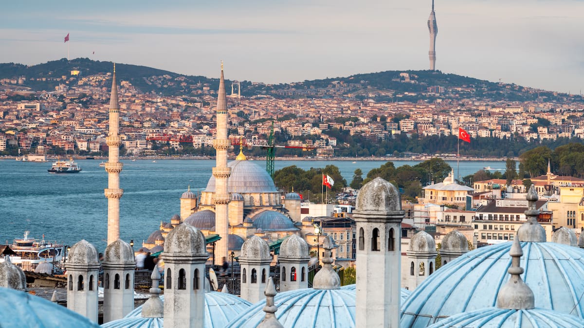 Cuatro locales imprescindibles de Estambul para un español: tomar café, cenar o tomar una copa