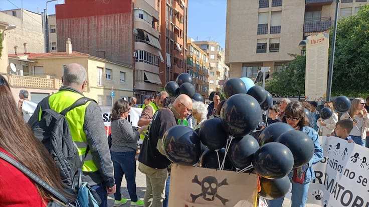 Luisvi López, portavoz Plataforma No al Crematorio: "Es un despropósito ubicar el crematorio junto a un colegio y un hospital"