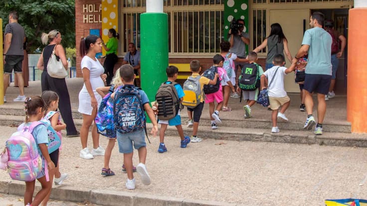 Yolanda Díaz, secretaria de UGT en Alicante y José María Ruiz Olmos, responsable de Empleo en CCOO Alicante, valoran los datos del paro de octubre