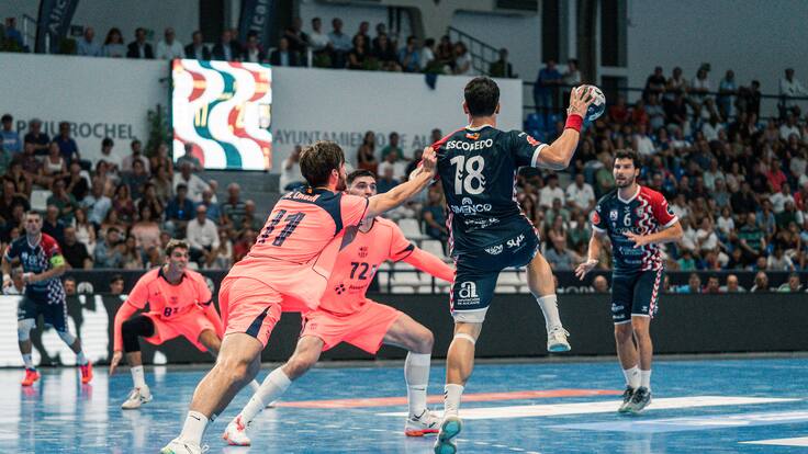 Rueda de prensa de Fernando Latorre, técnico del Eón, después de la derrota ante el Barça
