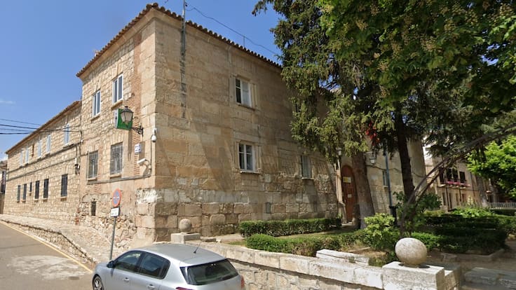 Hablamos con el alcalde de Torrelaguna, Víctor Gutiérrez, por la situación del cuartel de la Guardia Civil en la localidad