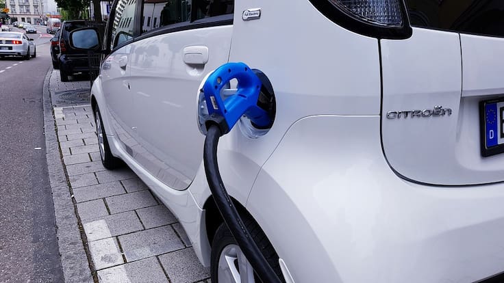 Espacio de Ecología: Los coches eléctricos aumentan las matriculaciones pero no tanto como deberían