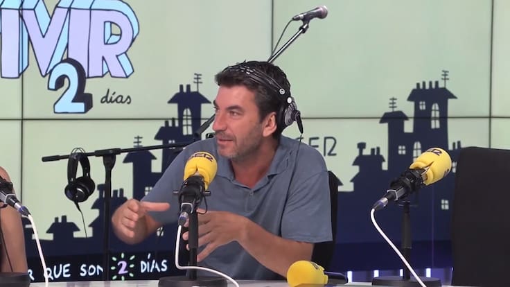 La Tertulia de Cómicos | Arturo Valls entre los arbustos de la Super Bowl de Bad Bunny