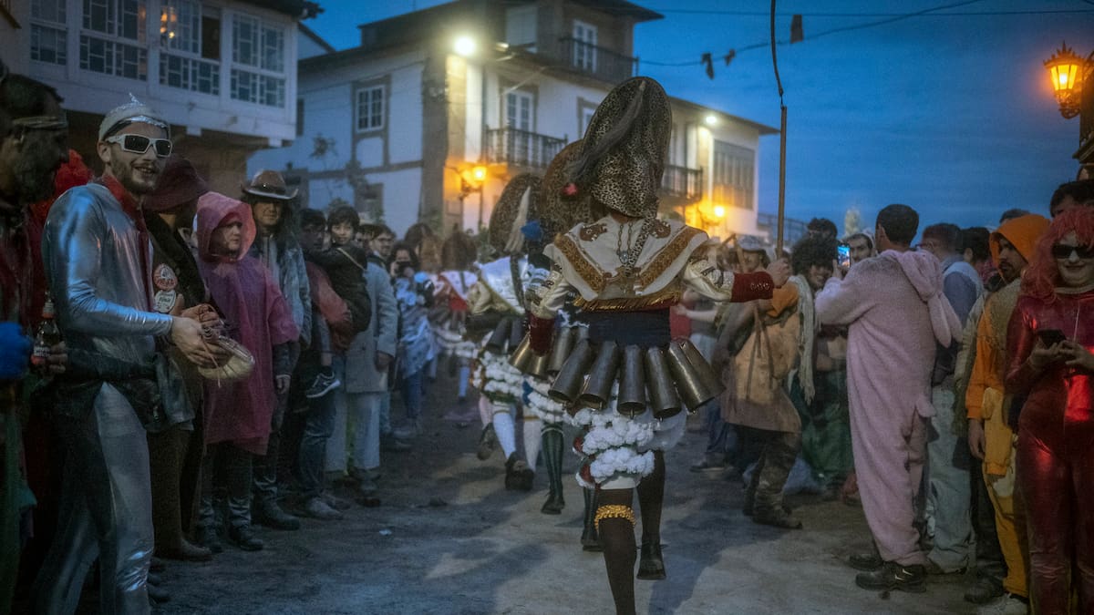 La sátira del carnaval llega a la radio: así sonaría el ‘caso María Reigosa’ convertido en canción de carnaval
