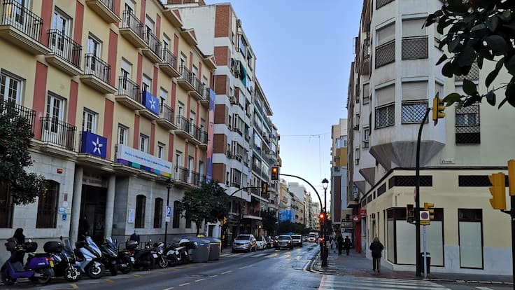 Los vecinos de La Victoria reclaman la reforma integral de la calle tras años de retraso