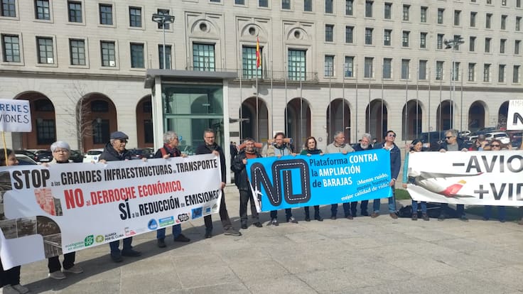 Entrevista a Pablo Muñoz, portavoz de la Plataforma contra la ampliación de Barajas, sobre la concentración en contra de la ampliación del aeropuerto