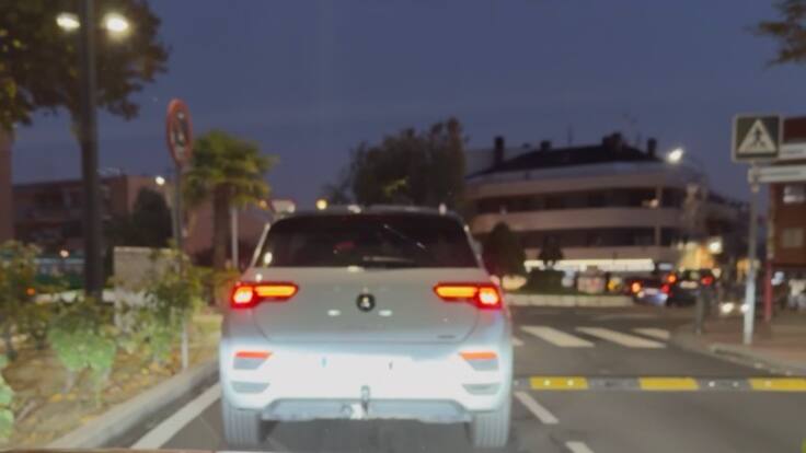 Julián Navacerrada, concejal de Obras Públicas de San Sebastián de los Reyes, habla de los problemas con un badén en la avenida Baunatal